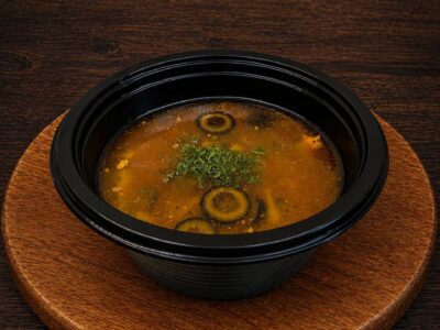 Солянка з куркою та ковбасами+сметанка