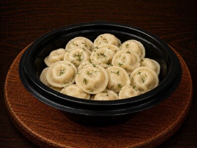 Пельмені домашні + сметанка